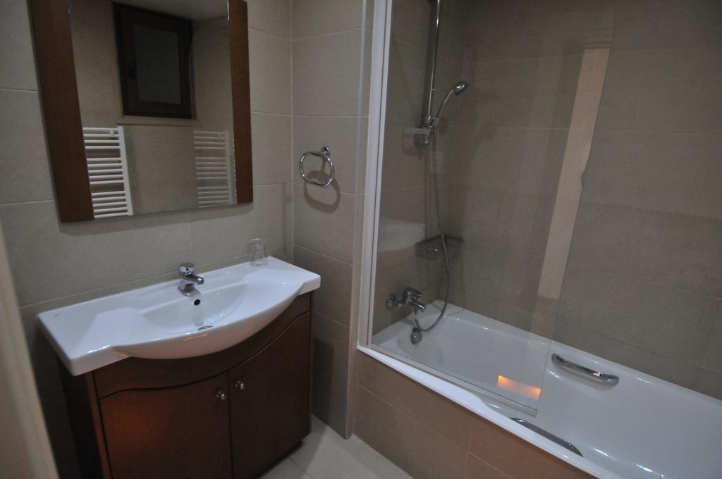 Ithaki Phinikoudes Apartment No. 102 라르나카 객실 사진