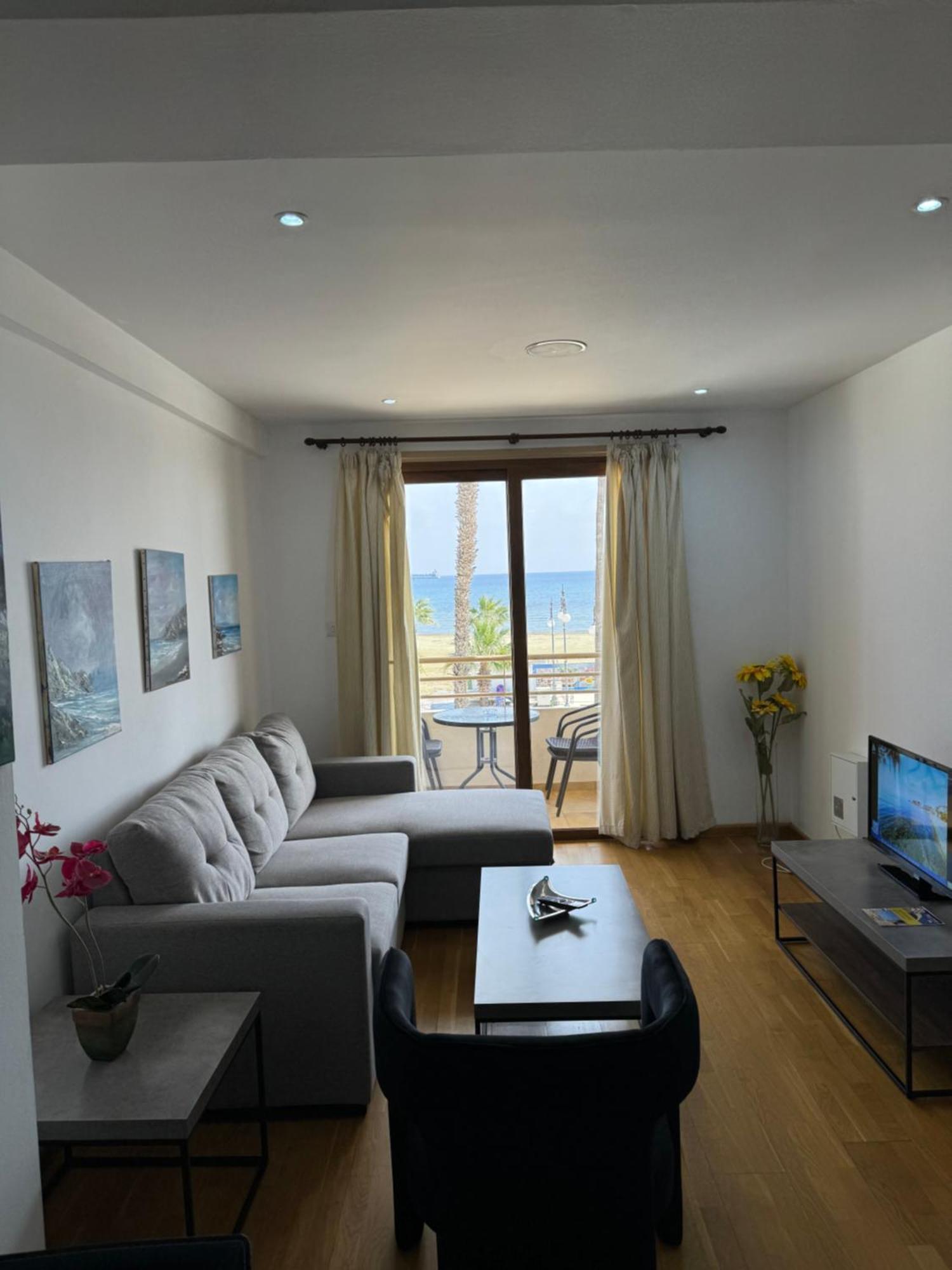 Ithaki Phinikoudes Apartment No. 102 라르나카 외부 사진