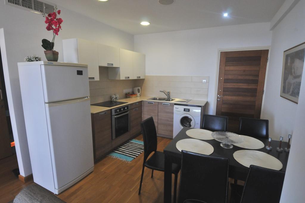 Ithaki Phinikoudes Apartment No. 102 라르나카 객실 사진